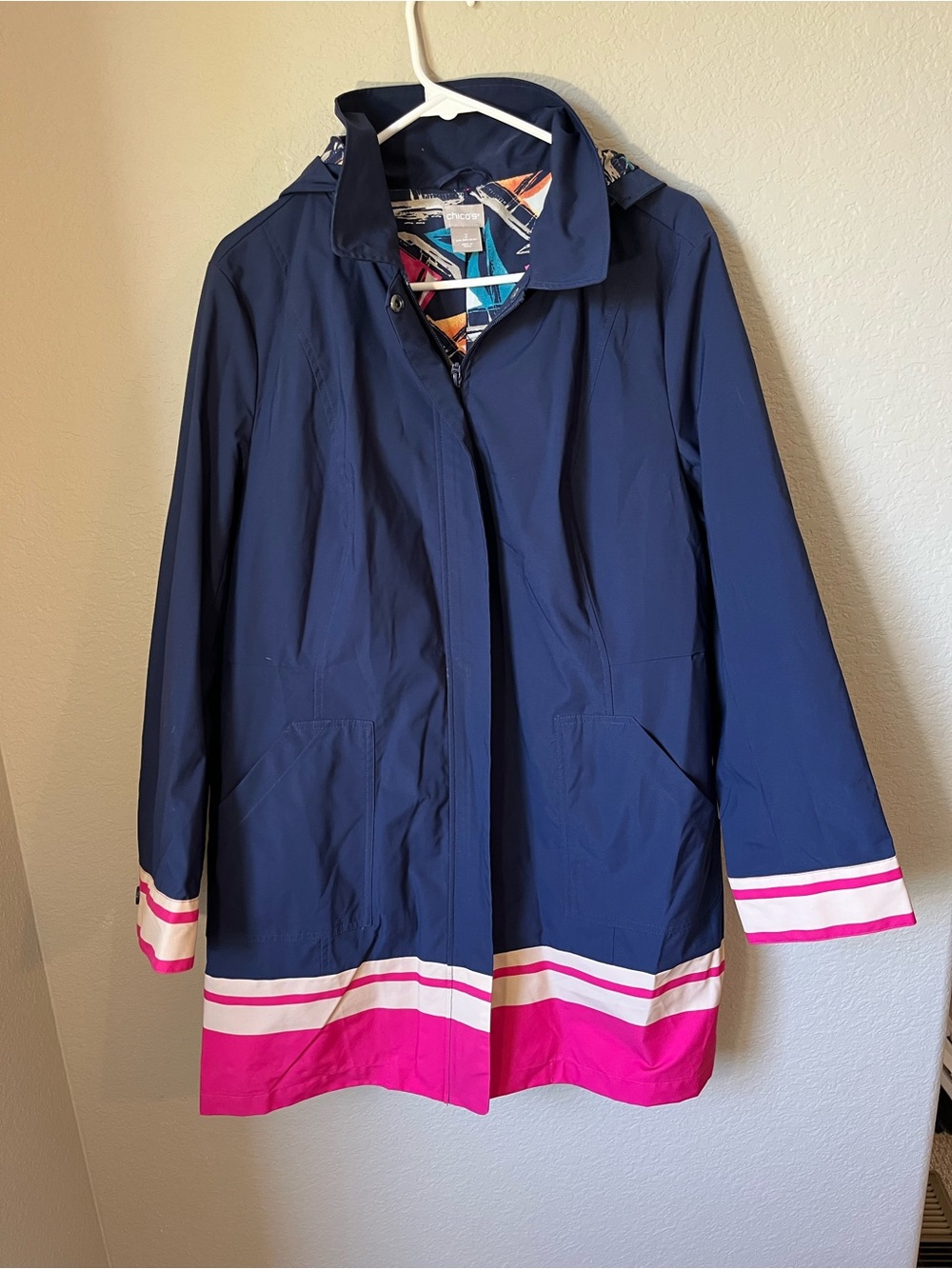 NWOT Chico’s Pleat Back Raincoat L Navy Pink Sailboat Lined Nautical coastal